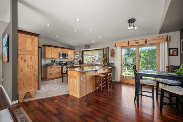 3807 E Tanager Ln, Mead, WA 99021