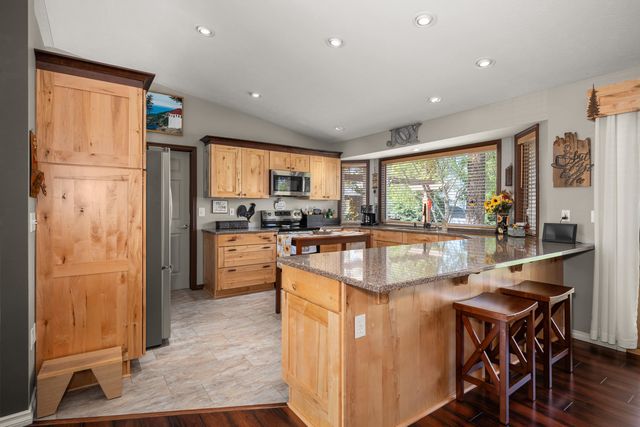 3807 E Tanager Ln, Mead, WA 99021