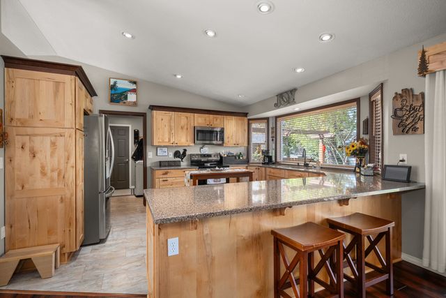 3807 E Tanager Ln, Mead, WA 99021