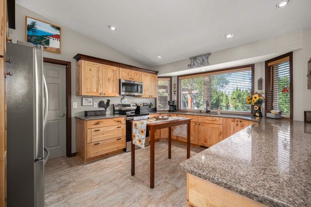 3807 E Tanager Ln, Mead, WA 99021