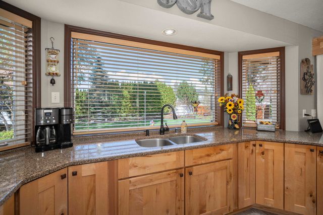 3807 E Tanager Ln, Mead, WA 99021