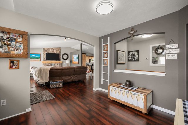 3807 E Tanager Ln, Mead, WA 99021