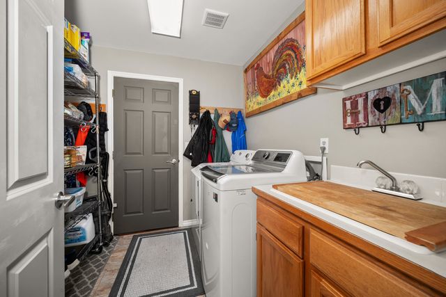 3807 E Tanager Ln, Mead, WA 99021