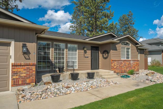 3807 E Tanager Ln, Mead, WA 99021