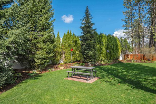 3807 E Tanager Ln, Mead, WA 99021