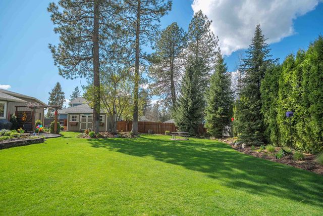 3807 E Tanager Ln, Mead, WA 99021