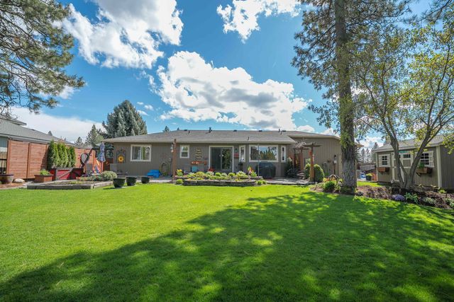 3807 E Tanager Ln, Mead, WA 99021