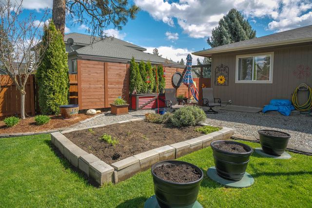 3807 E Tanager Ln, Mead, WA 99021