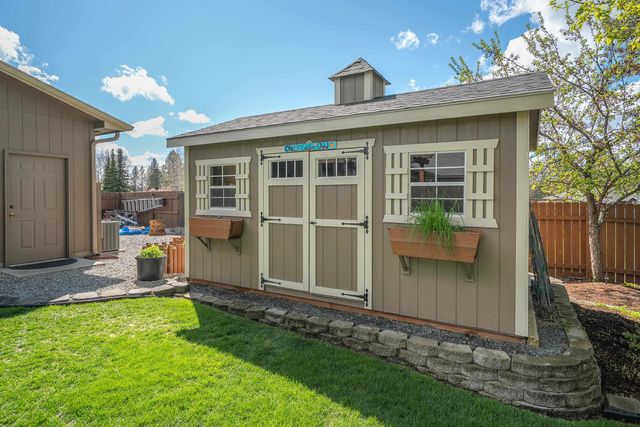 3807 E Tanager Ln, Mead, WA 99021