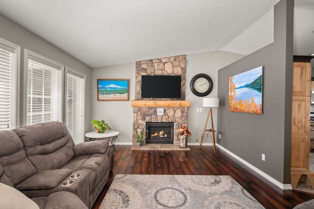 3807 E Tanager Ln, Mead, WA 99021