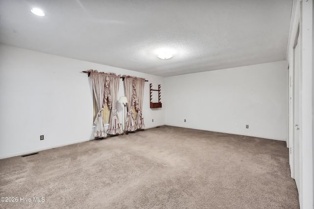 12285 Us Highway 421, Burgaw, NC 28425