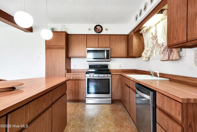 12285 Us Highway 421, Burgaw, NC 28425