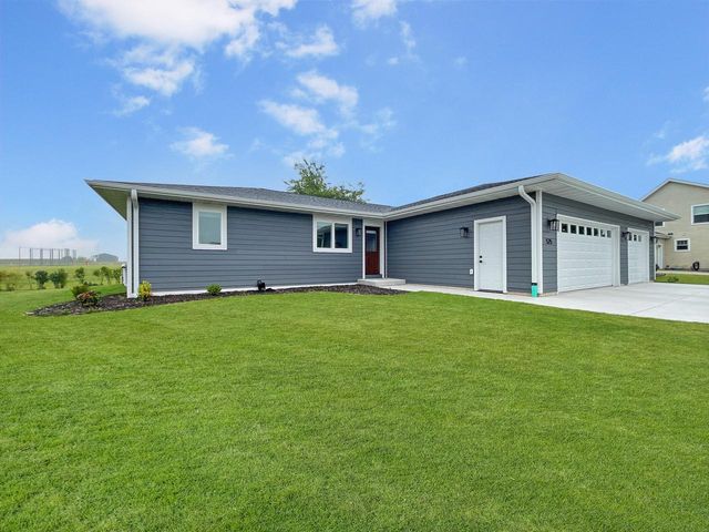525 Washington CIRCLE, Oostburg, WI 53070