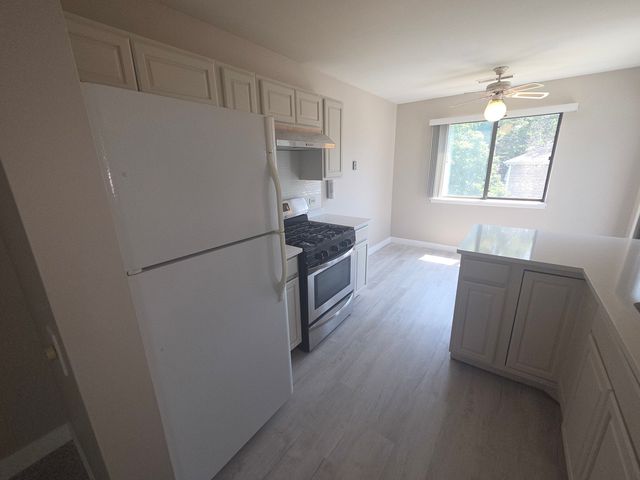 299 Pembridge Lane D2, Schaumburg, IL 60193