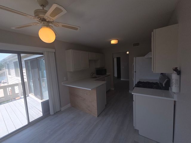 299 Pembridge Lane D2, Schaumburg, IL 60193