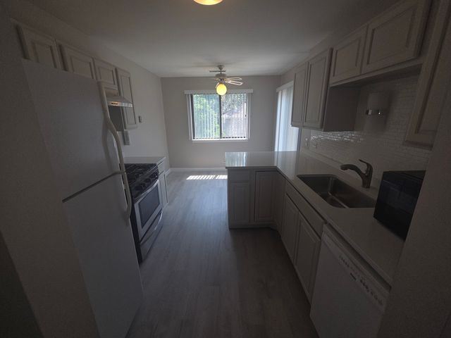 299 Pembridge Lane D2, Schaumburg, IL 60193