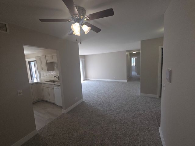 299 Pembridge Lane D2, Schaumburg, IL 60193