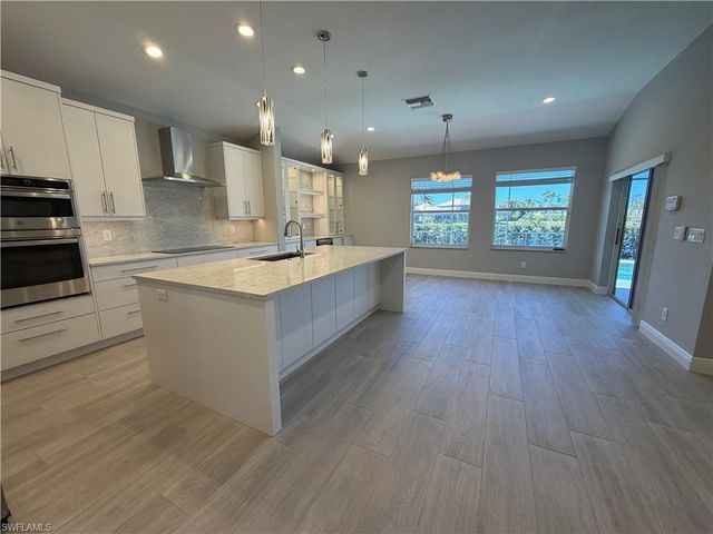 7080 Timberland CIR, Naples, FL 34109