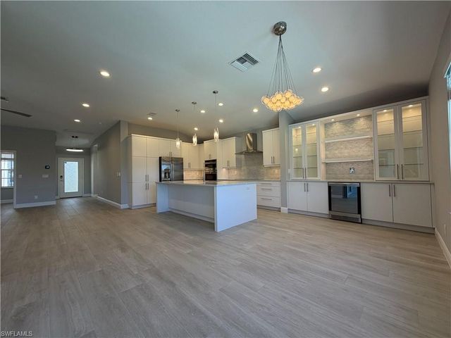 7080 Timberland CIR, Naples, FL 34109