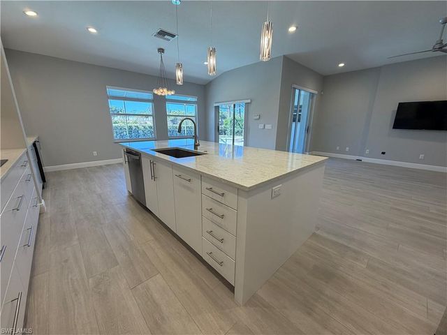 7080 Timberland CIR, Naples, FL 34109