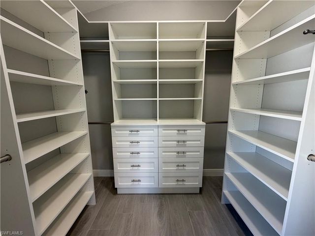 7080 Timberland CIR, Naples, FL 34109