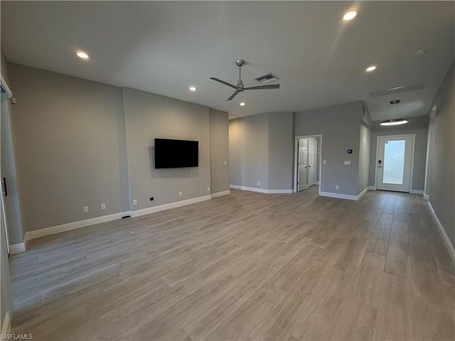 7080 Timberland CIR, Naples, FL 34109