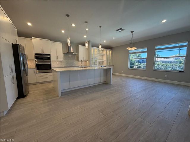 7080 Timberland CIR, Naples, FL 34109