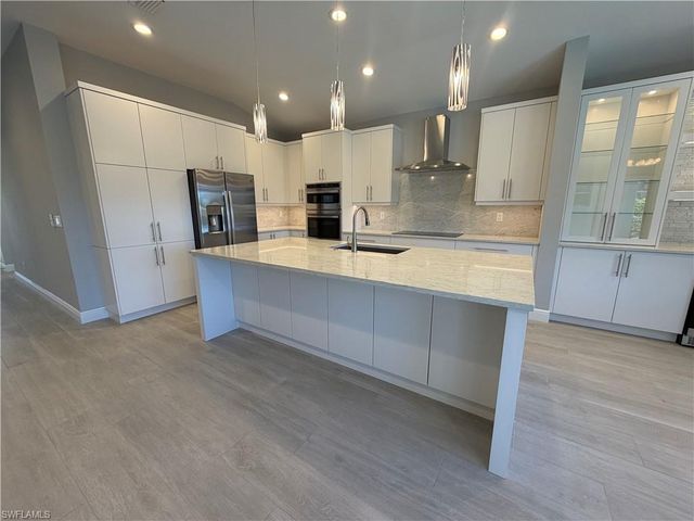 7080 Timberland CIR, Naples, FL 34109