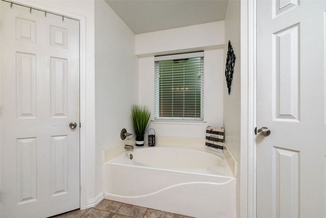 1808 Estates Drive, Mansfield, TX 76063