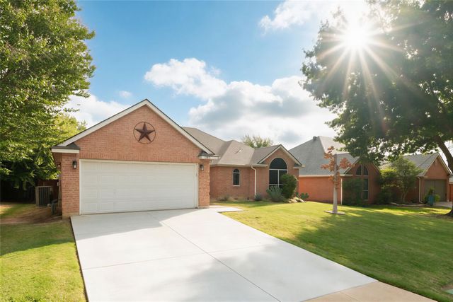1808 Estates Drive, Mansfield, TX 76063