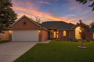 1808 Estates Drive, Mansfield, TX 76063