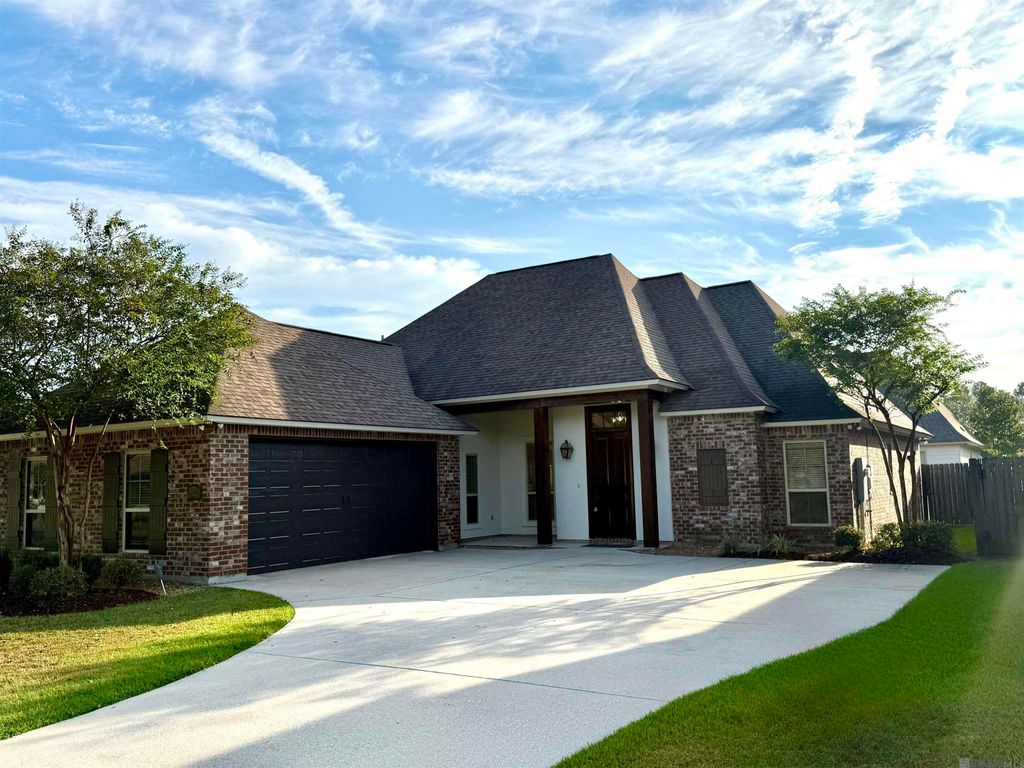 12084 Rotterdam Ave, Geismar, LA 70734