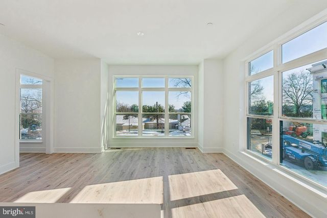 2106 TYSONS RIDGELINE RD, Falls Church, VA 22043