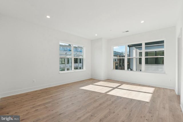 2106 TYSONS RIDGELINE RD, Falls Church, VA 22043