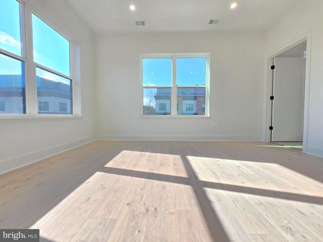 2106 TYSONS RIDGELINE RD, Falls Church, VA 22043