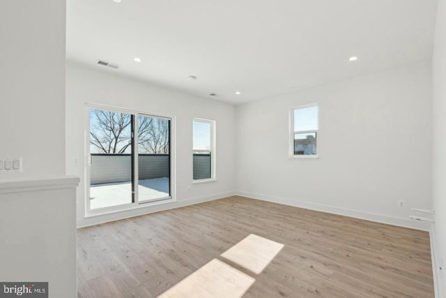 2106 TYSONS RIDGELINE RD, Falls Church, VA 22043