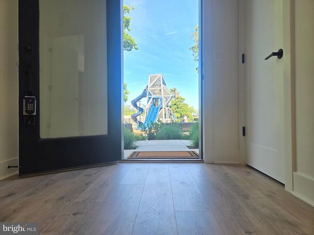 2106 TYSONS RIDGELINE RD, Falls Church, VA 22043