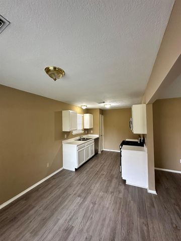 6910 Bayou Crest Drive, Houston, TX 77088