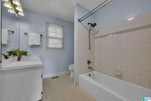 104 COMANCHE CIRCLE, Alabaster, AL 35007