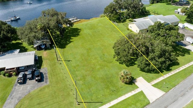 395 Old County Road 78, La Belle, FL 33935