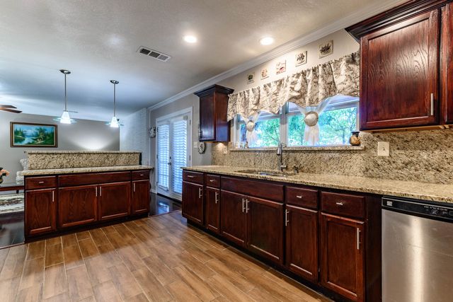 1106 Coronet Street, Irving, TX 75062