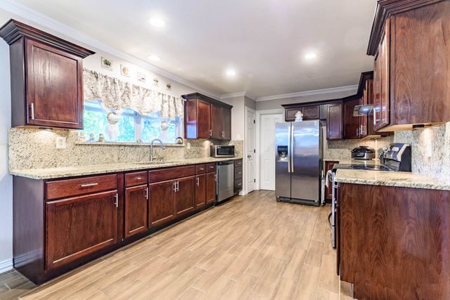 1106 Coronet Street, Irving, TX 75062