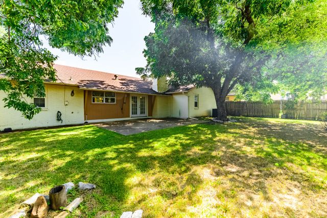 1106 Coronet Street, Irving, TX 75062
