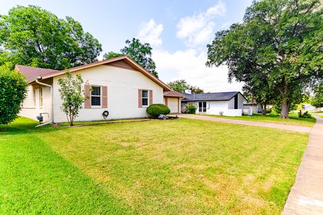 1106 Coronet Street, Irving, TX 75062