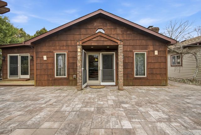 13 Laurel Lane, Shirley, NY 11967