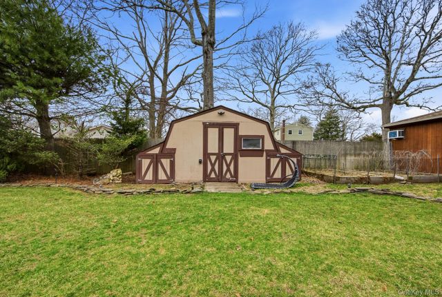 13 Laurel Lane, Shirley, NY 11967