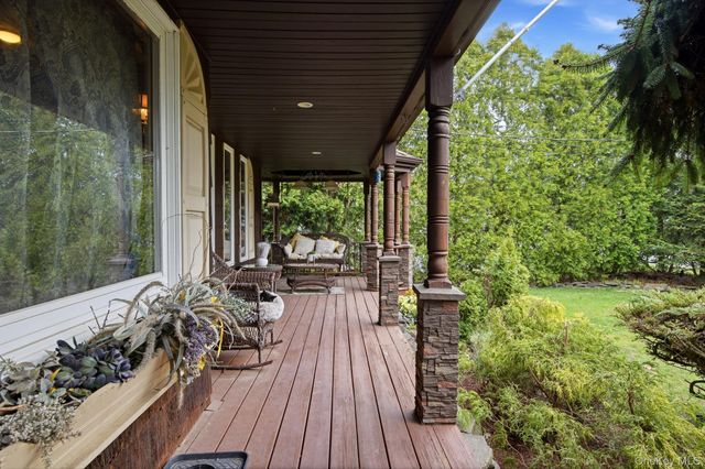 13 Laurel Lane, Shirley, NY 11967