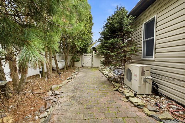 13 Laurel Lane, Shirley, NY 11967