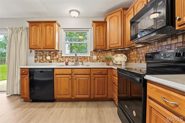 6501 Suson Oaks Drive, St Louis, MO 63128