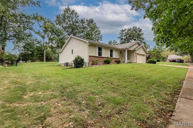 6501 Suson Oaks Drive, St Louis, MO 63128